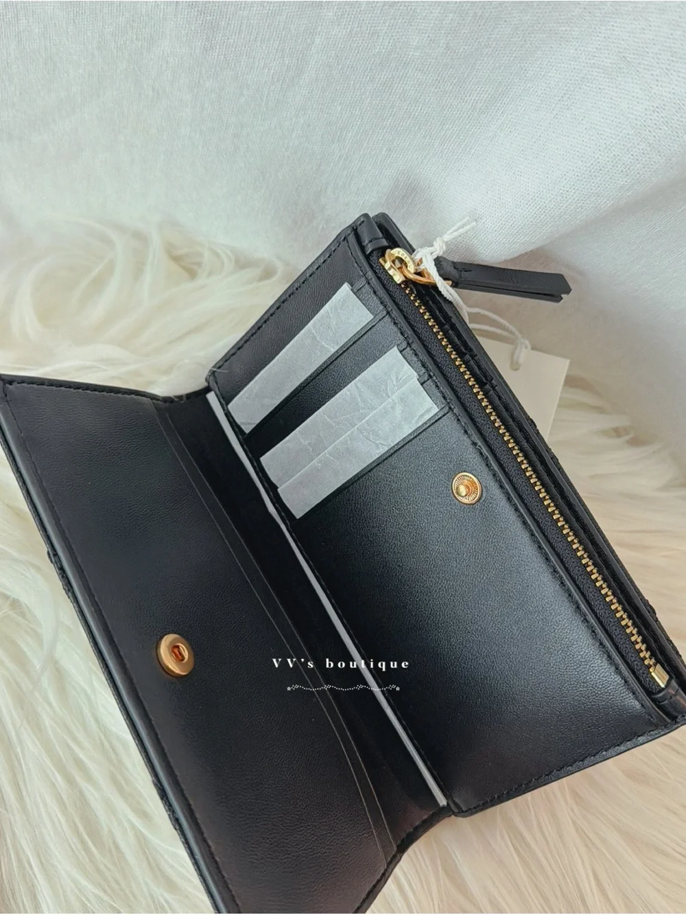NWT Tory Burch Willa Medium Wallet Quilted Leather Black Gold 168721